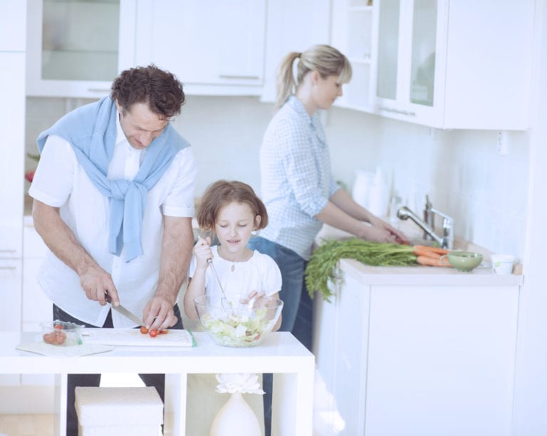 13 Easy Habits To Help Keep Your Family Healthy