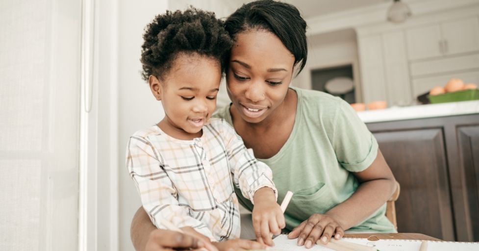 mom and daughter drawing